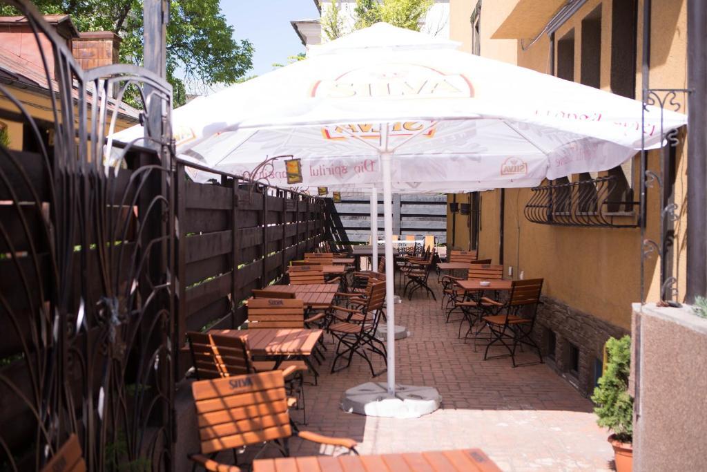 Lavric Bistro Pension Iasi Exterior photo